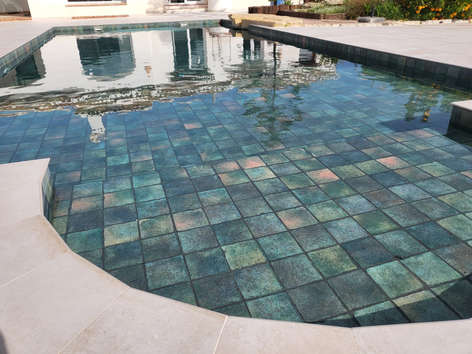 Piscina rectangular gresite verde coronacion beige 1737976813 7866619