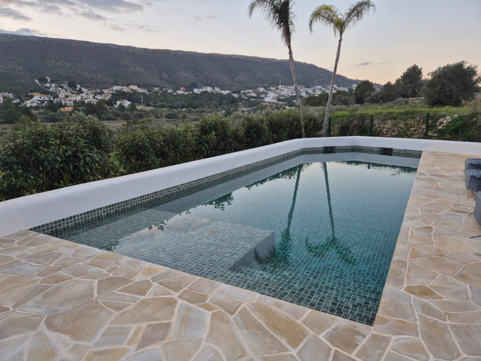 Piscina rectangular gresite verde coronacion blanca 1737973998 0315173