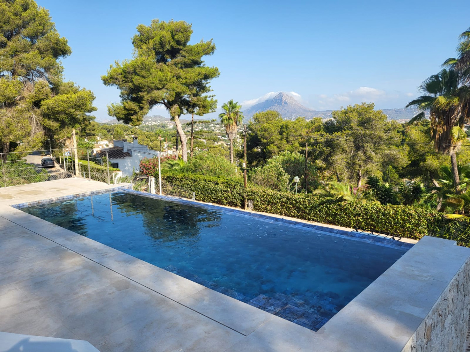 Piscina rectangular gresite vista panoramica 1737975952 9351425